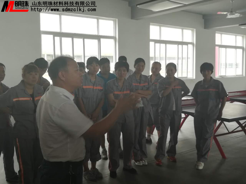 團(tuán)長司部長為大家講解跑步知識(shí)