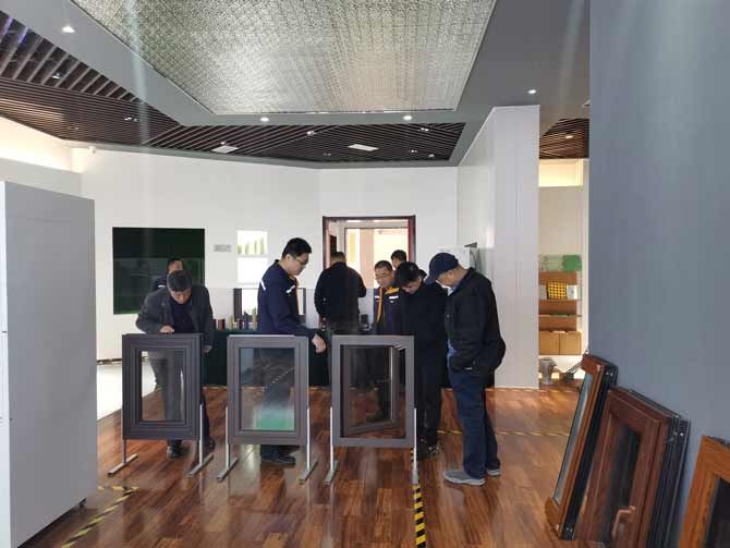 ***建筑金屬結(jié)構(gòu)協(xié)會及玻璃纖維增強復(fù)合材料門窗標(biāo)準(zhǔn)編制組領(lǐng)導(dǎo)蒞臨指導(dǎo)6